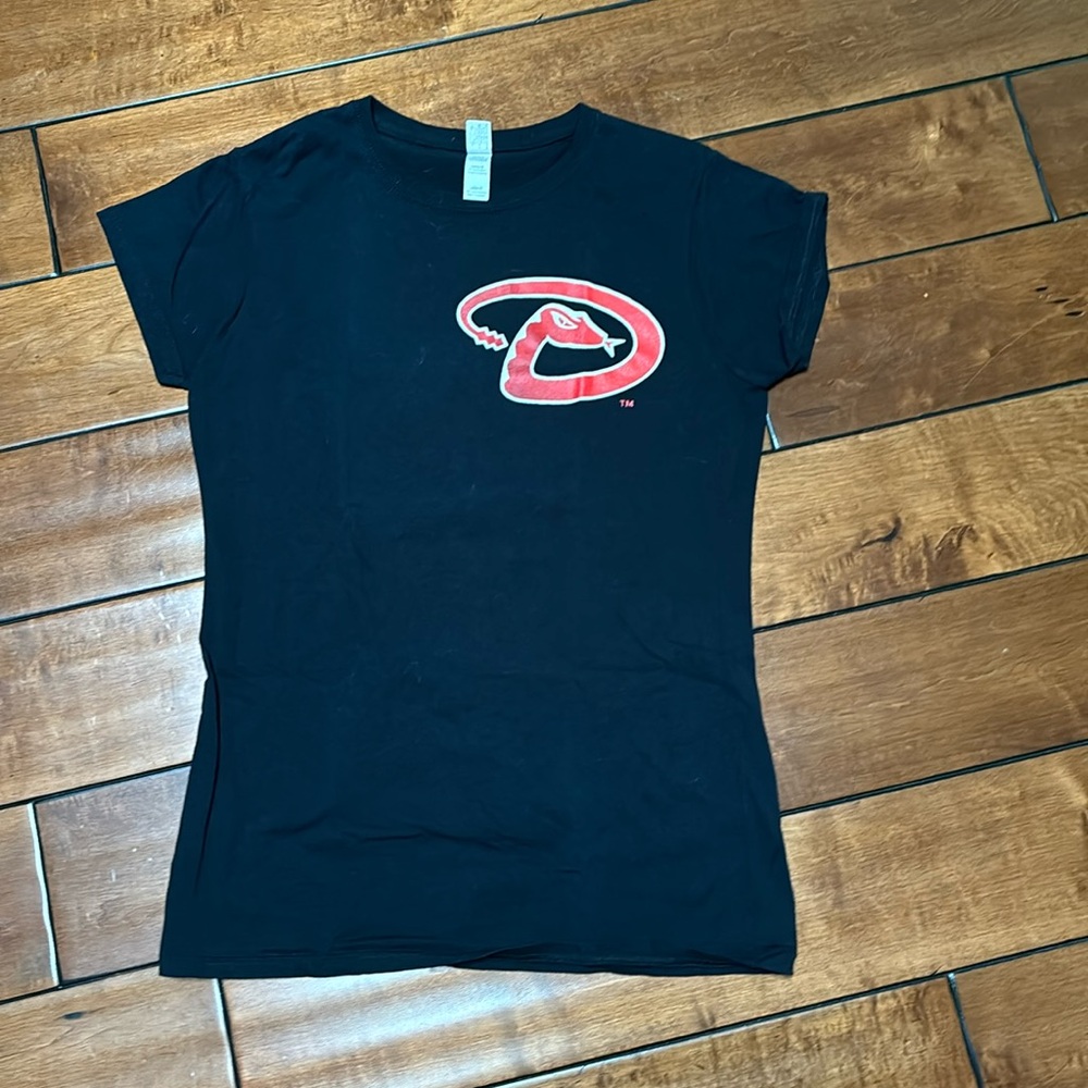 Plain black tea women’s fitted shirt, diamondbacks logo size medium
